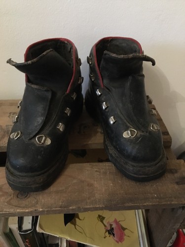 Ancienne paire chaussures ski - chaussures,