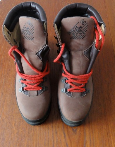 Anciennes chaussures montagne - anciennes,